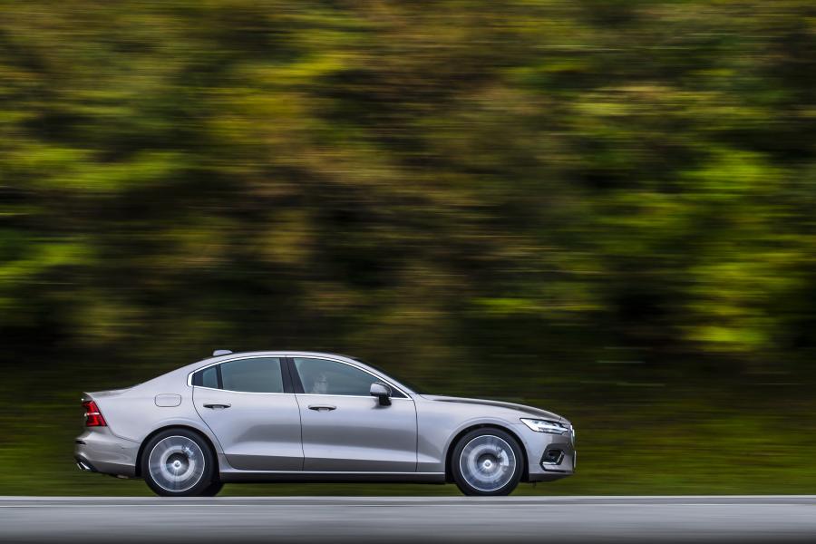  Volvo S60 T5 R-Design 2019 года  (JP) (фото 8 из 33)